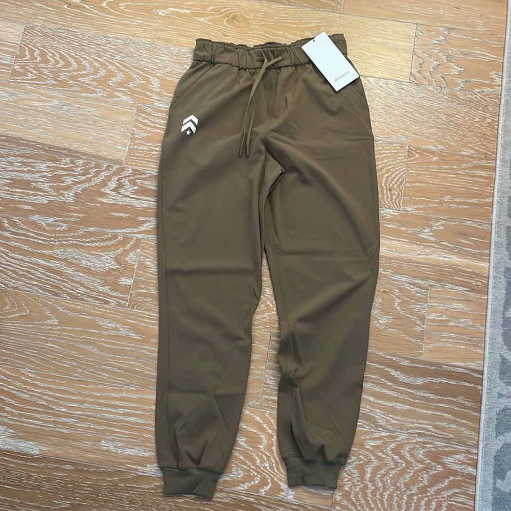 NWT Lululemon Artifact Stretch HR Jogger